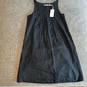 NWT- women’s Vineyard Vines pintuck swing dress. Size 00